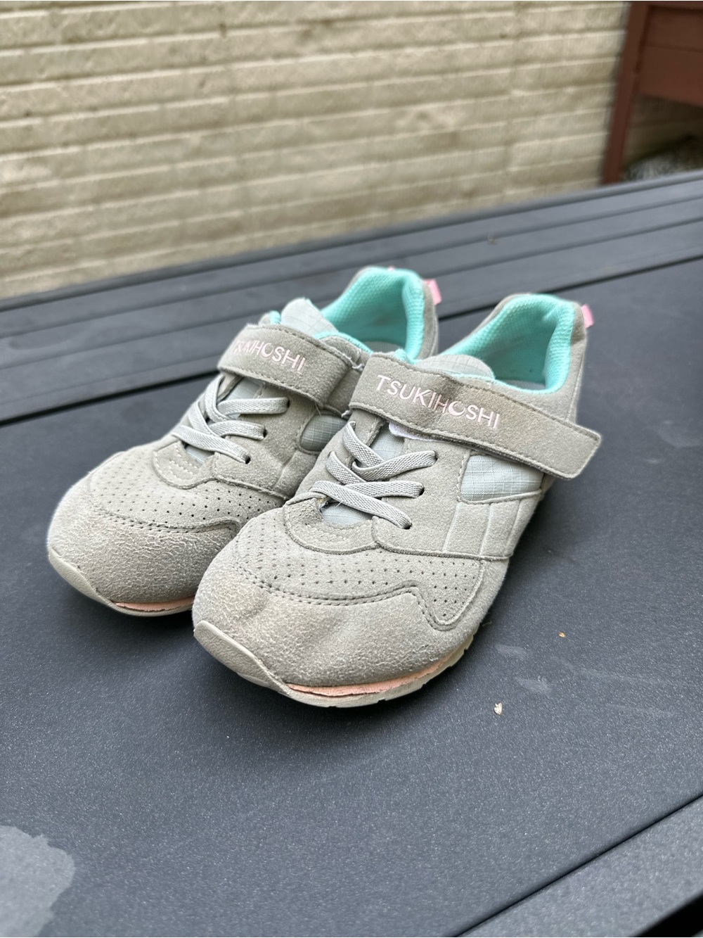 Tsukihoshi Kids Light Gray Sneakers with Teal Lining